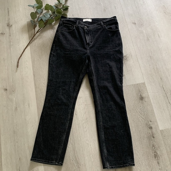 Abercrombie 90’s Slim Straight Ultra High Rise Jeans Black Size 29 cross cross - Picture 8 of 14